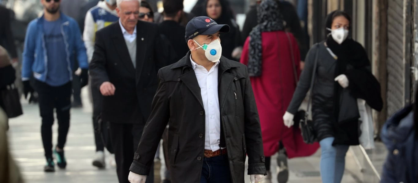 Ειδικοί προειδοποιούν για τον κορωνοϊό: «Σε δύο εβδομάδες αναμένεται έξαρση των κρουσμάτων»